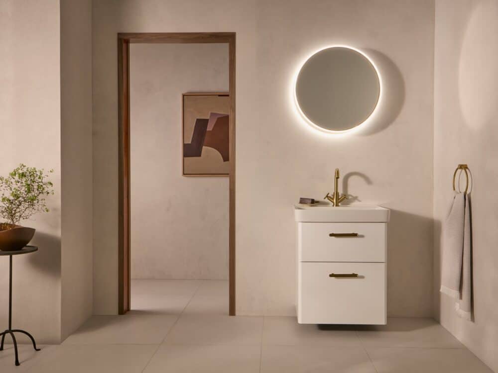 hib.inspire Catlin compact basin unit in Matt White below an Auryn brushed brass LED mirror cabinet